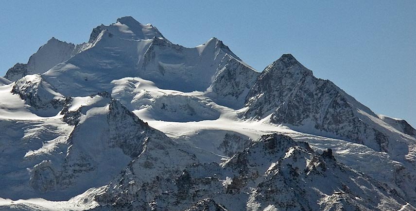 Nadelgrat and Durrenhorn ( 4035 metres ) at right