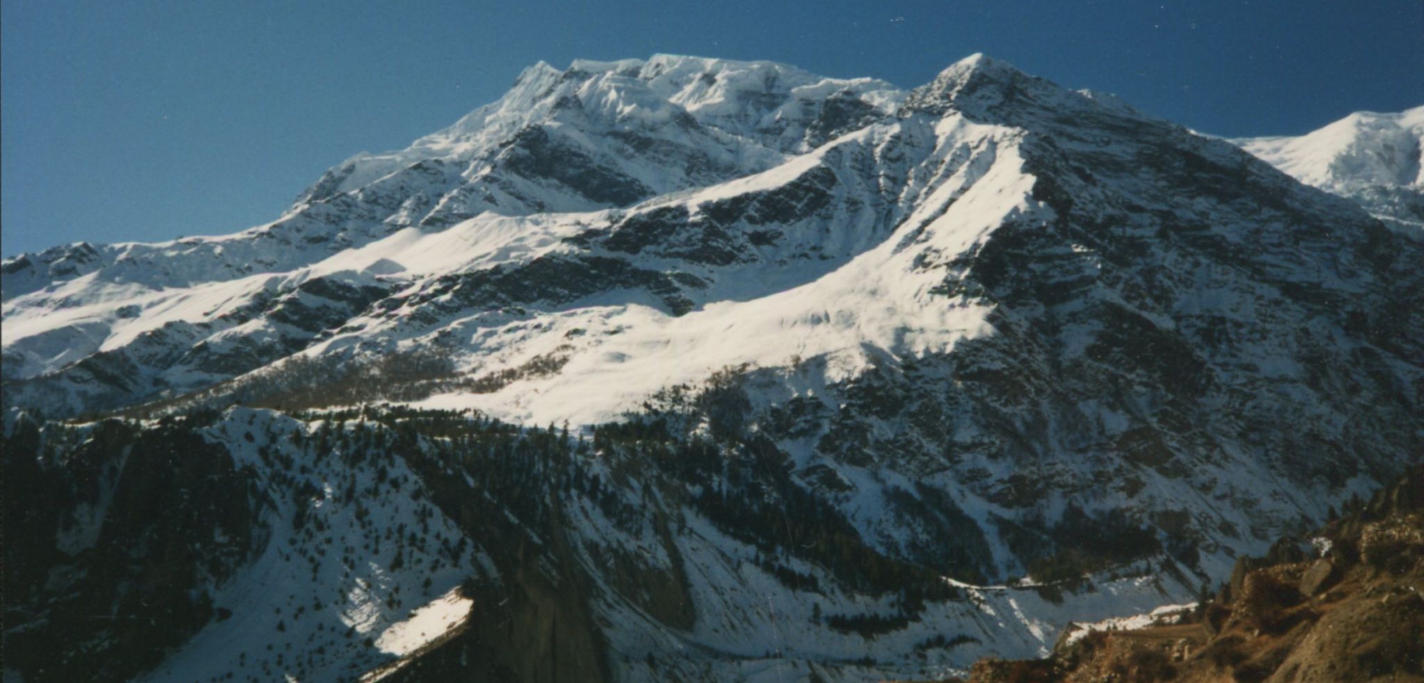 Annapurna Himal on ascent from Manang to Tharong La