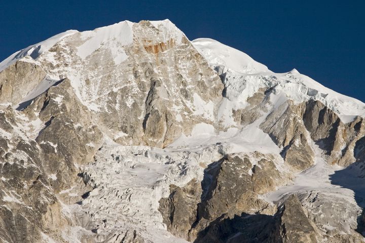 Larkya La Peak above the Larkya La