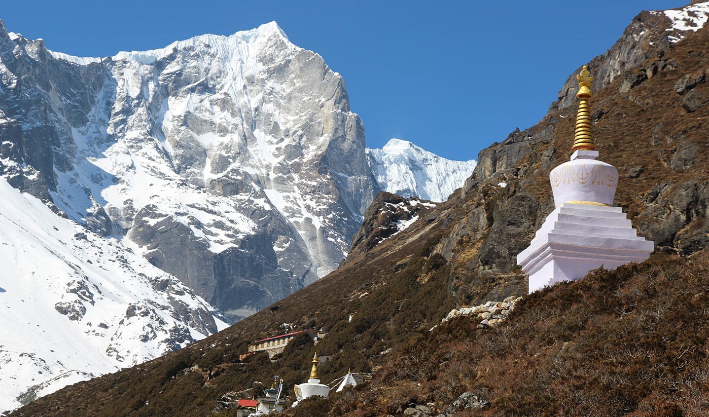 Tengkangpoche above Thame village