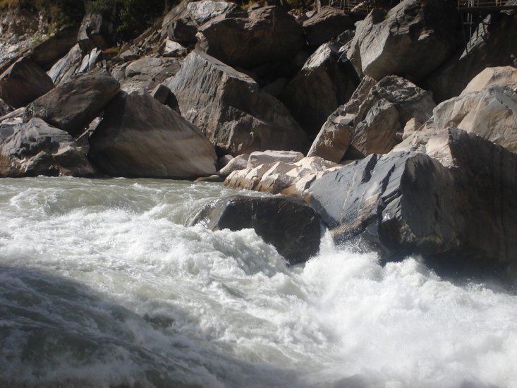 Rapids of Yangtse River in Tiger Leaping Gorge