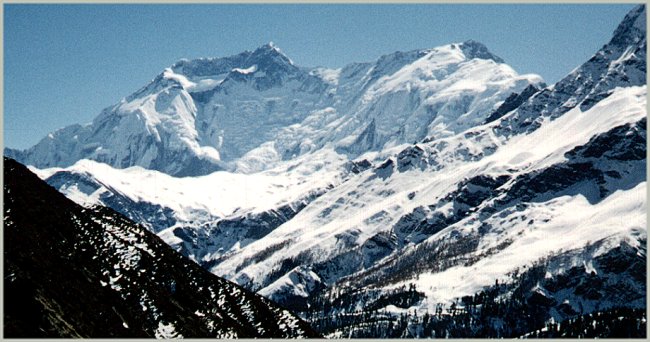 Annapurna Himal on ascent from Manang to Tharong La