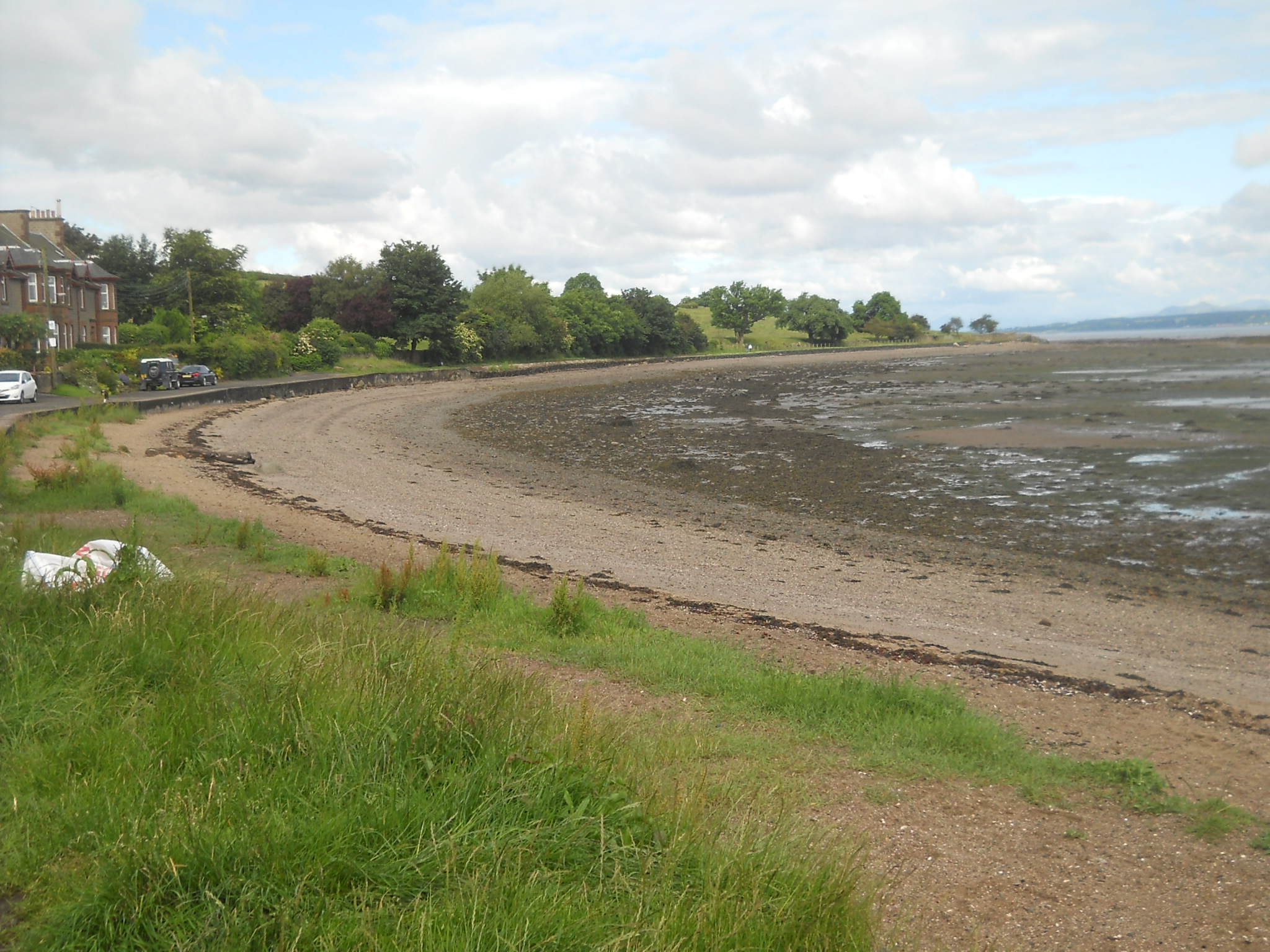 Beach at Blackness Village at start of path to Bo'ness