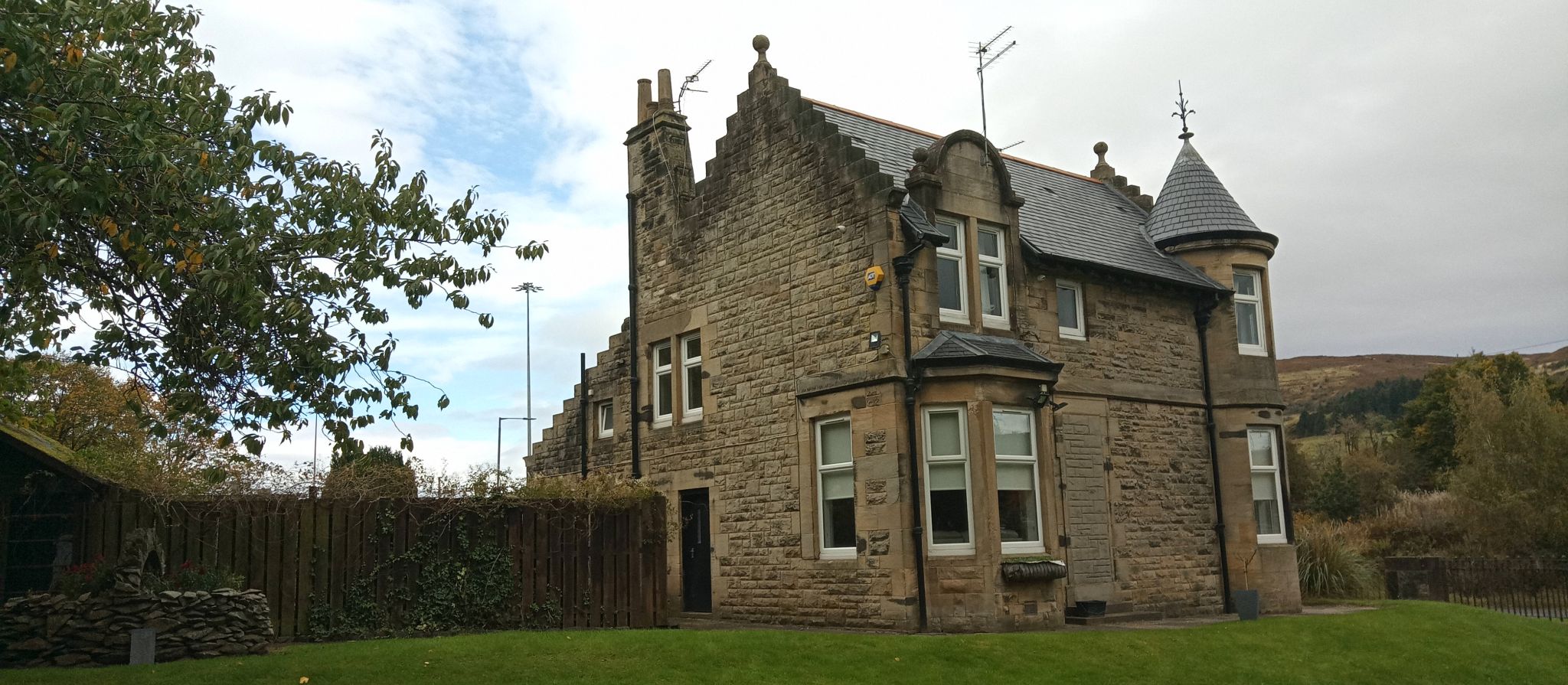 Lodge House in Old Dalnotter Cemetery